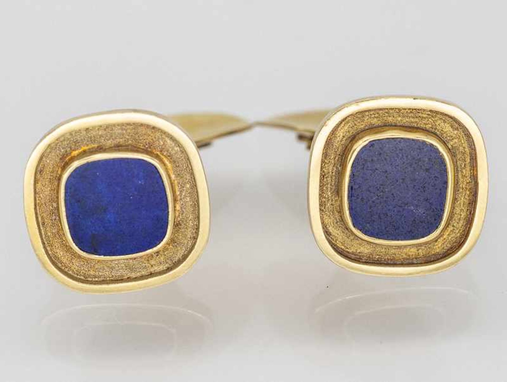 Paar Manschettenknöpfe mit Lapislazuli, aus der Goldschmiedewerkstatt Ulla Popp (1928-2020),