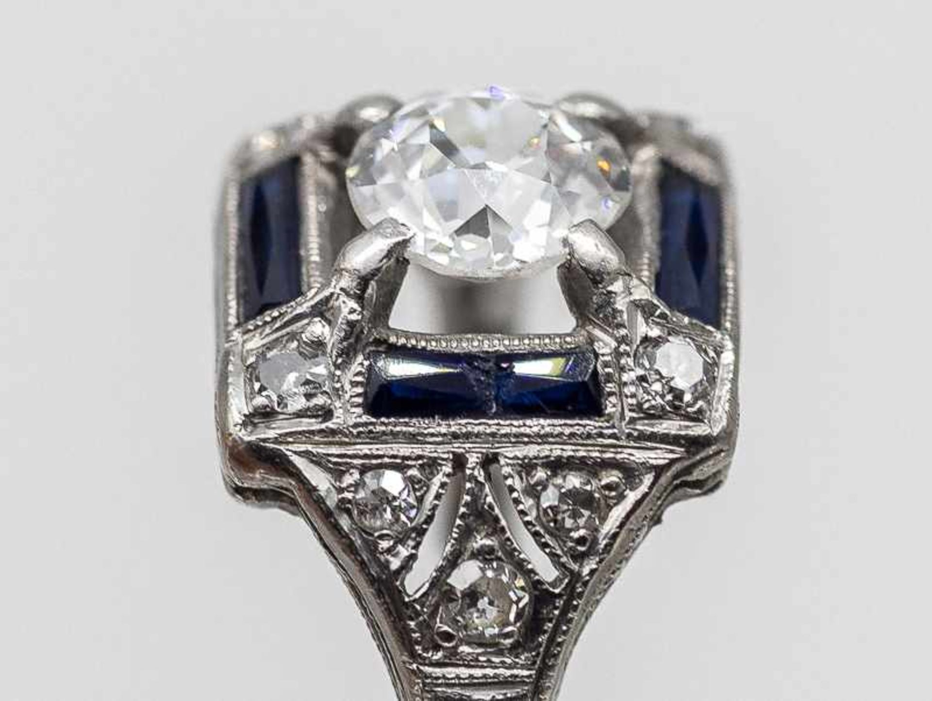 Ring mit 4 Saphiren und Altschliff-Diamanten ca. 0,8 ct und 10 Altschliff-Diamanten, zusammen ca. - Image 4 of 7
