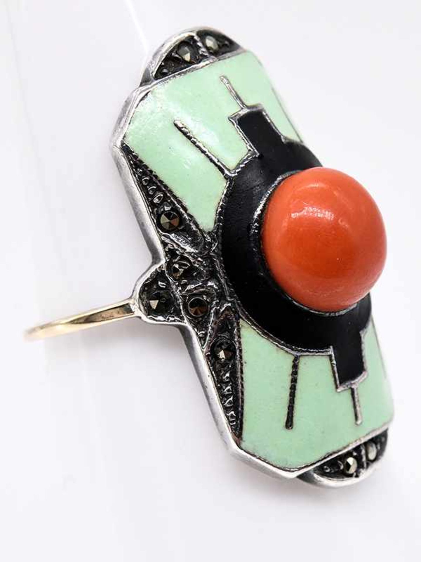 Ring mit Korallen-Bouton, Markasiten und Emaille, Theodor Fahrner, Art Deco. Ring mit Korallen- - Bild 2 aus 3