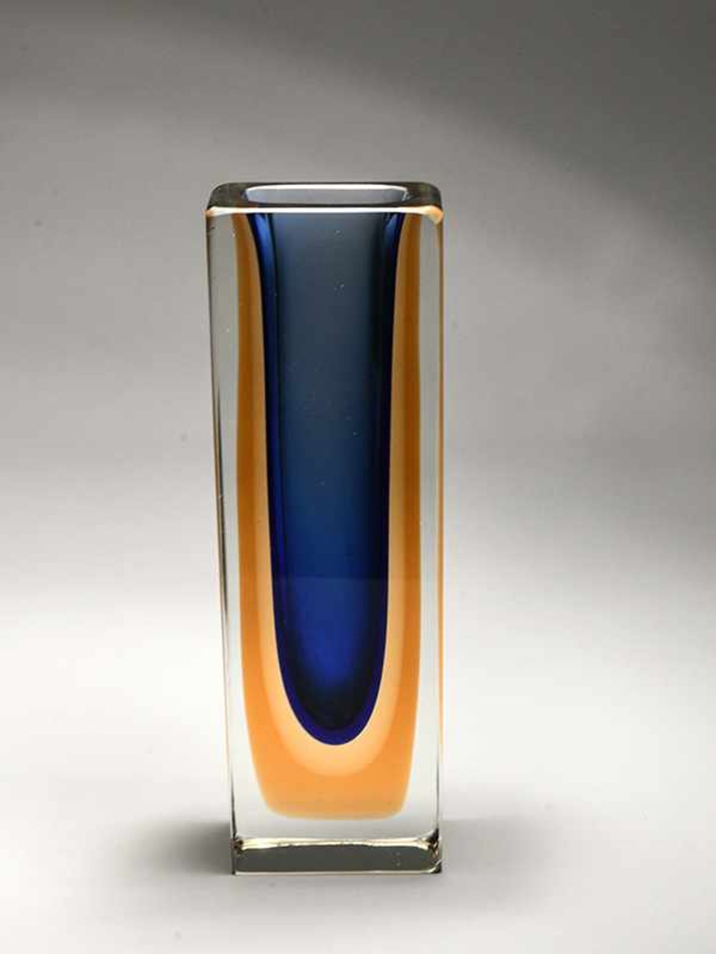 Blockvase in Sommerso-Technik, wohl Alessandro Mandruzzato, Murano/Italien, 1970er Jahre. Blockvase