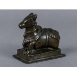 Nandi-Plastik, Indien, 18. Jh. Nandi-Plastik, Indien, 18. Jh. Bronze; auf Rechtecksockel mit