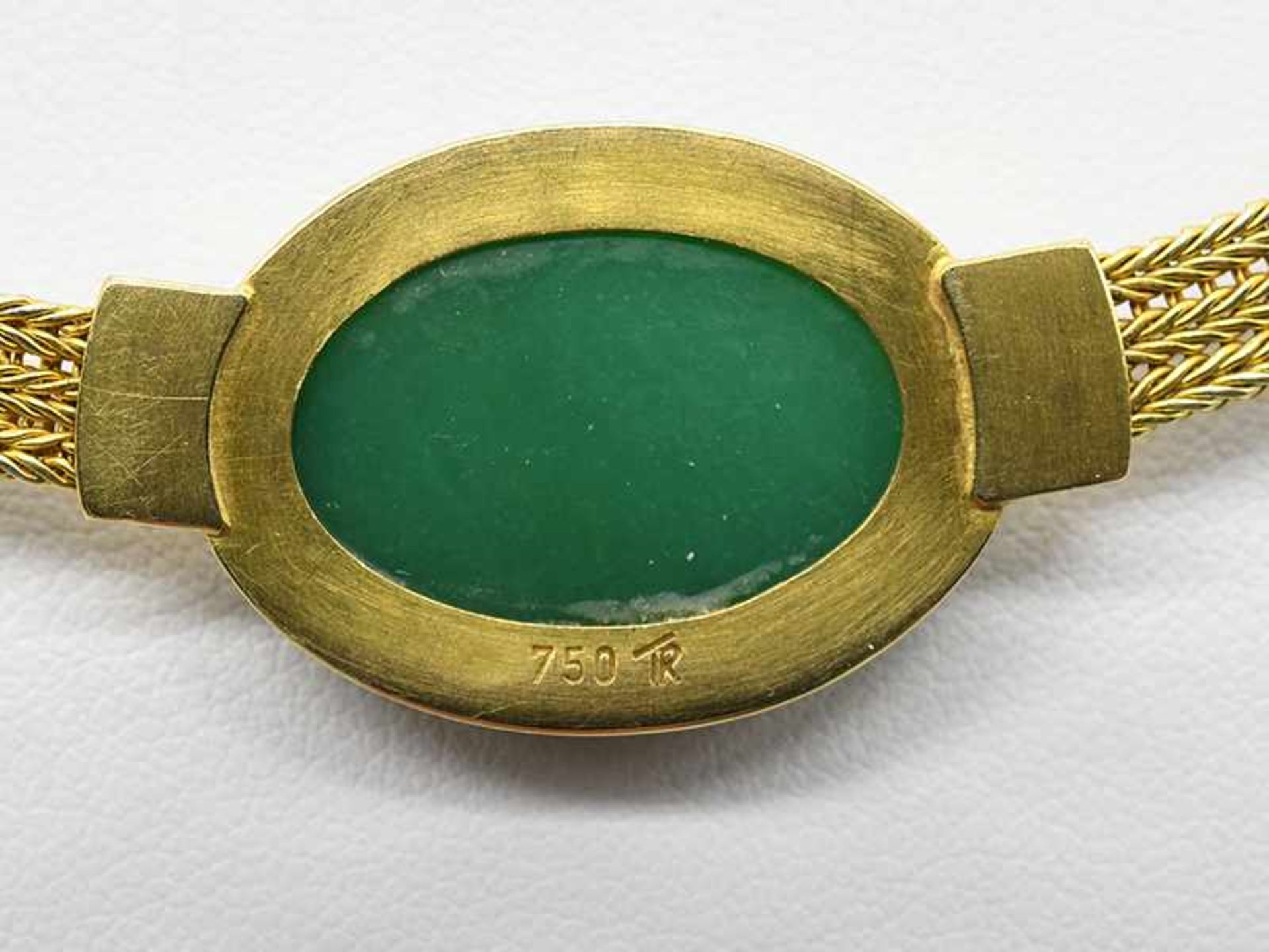 Collier mit Jade-Cabochon, Goldschmiedearbeit, 80-er Jahre. Collier mit Jade-Cabochon, - Image 5 of 5