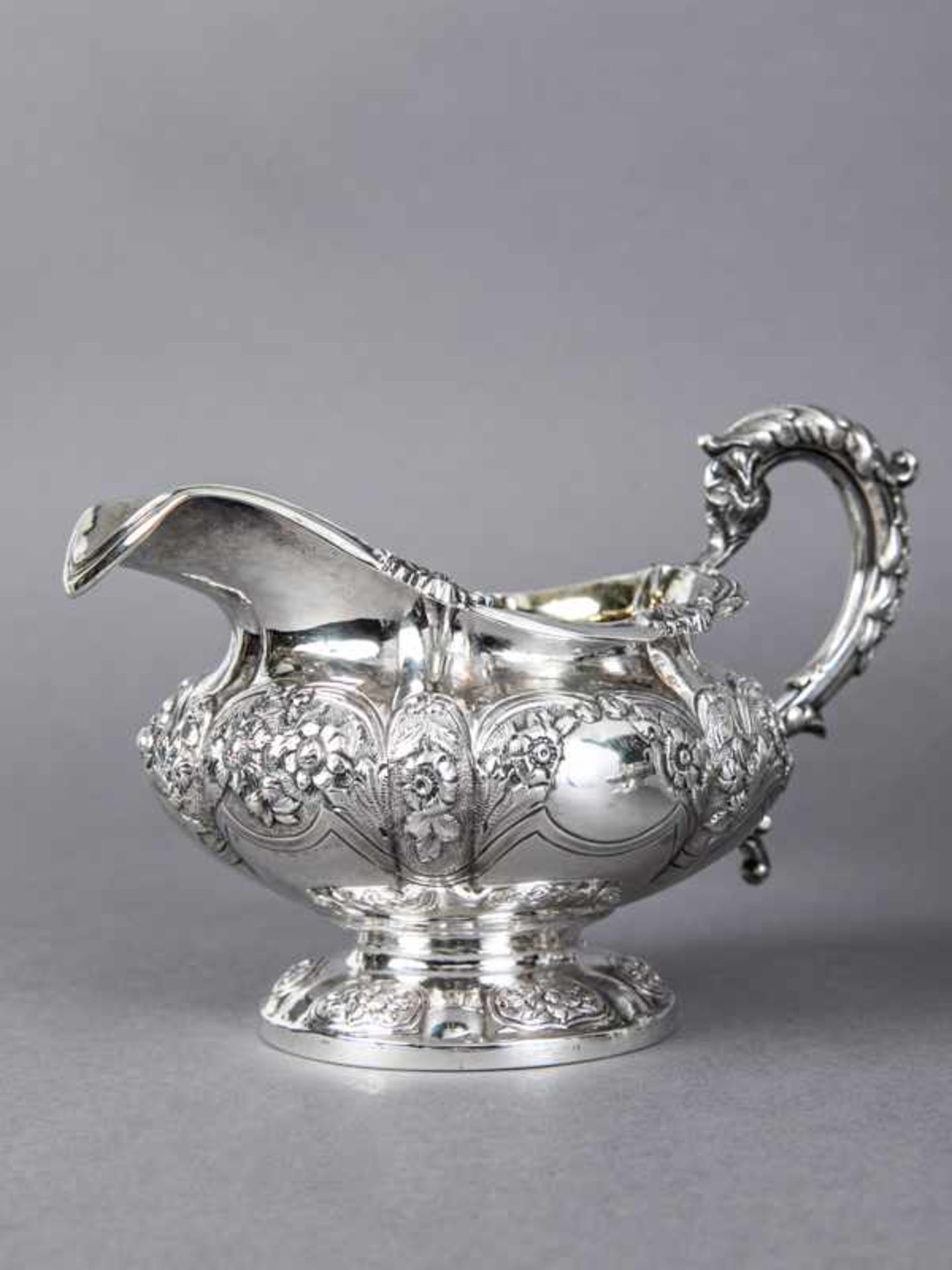 3-tlg. Tee-Set (George IV), London, 1828. 3-tlg. Tee-Set (George IV), London, 1828. 925/-Silber, - Bild 6 aus 8
