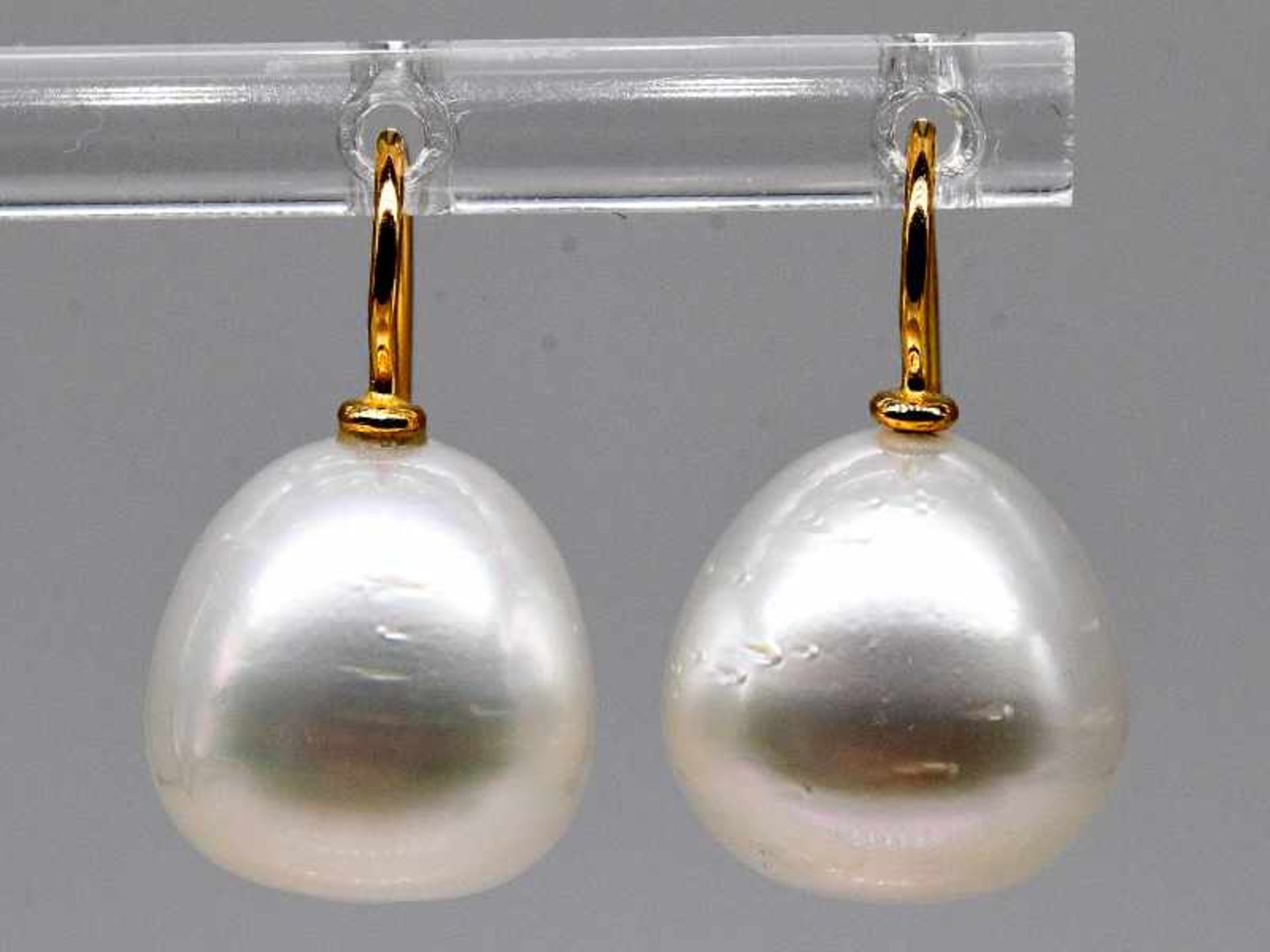 Paar Ohrringe mit Süßwasserperlen, 21. Jh. Paar Ohrringe mit Süßwasserperlen, 21. Jh. 750/- - Image 2 of 2