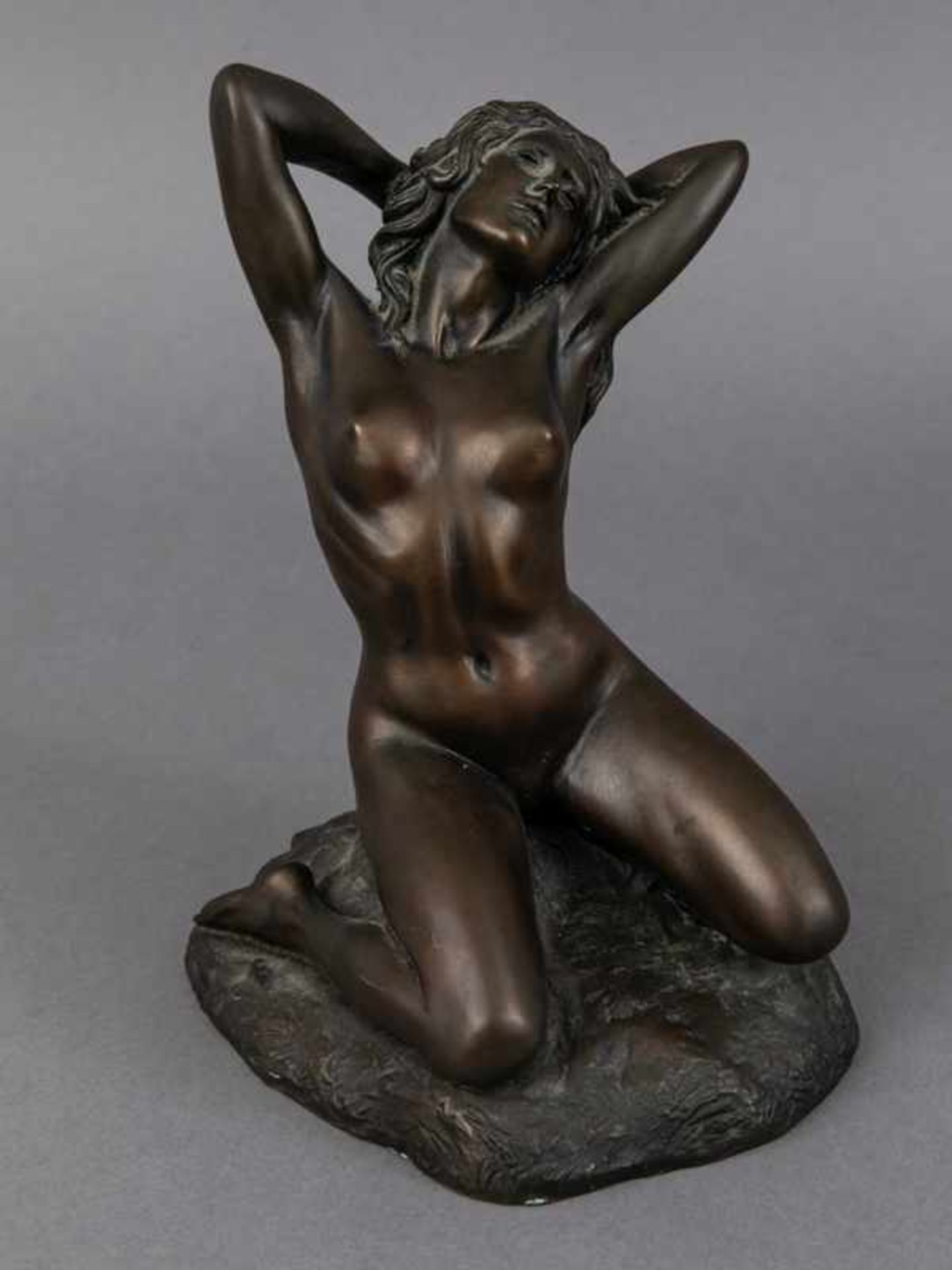 da Verscio, Sandro (* 1941). da Verscio, Sandro (* 1941). Bronzeplastik "Weiblicher Akt", 1995; auf - Bild 7 aus 7