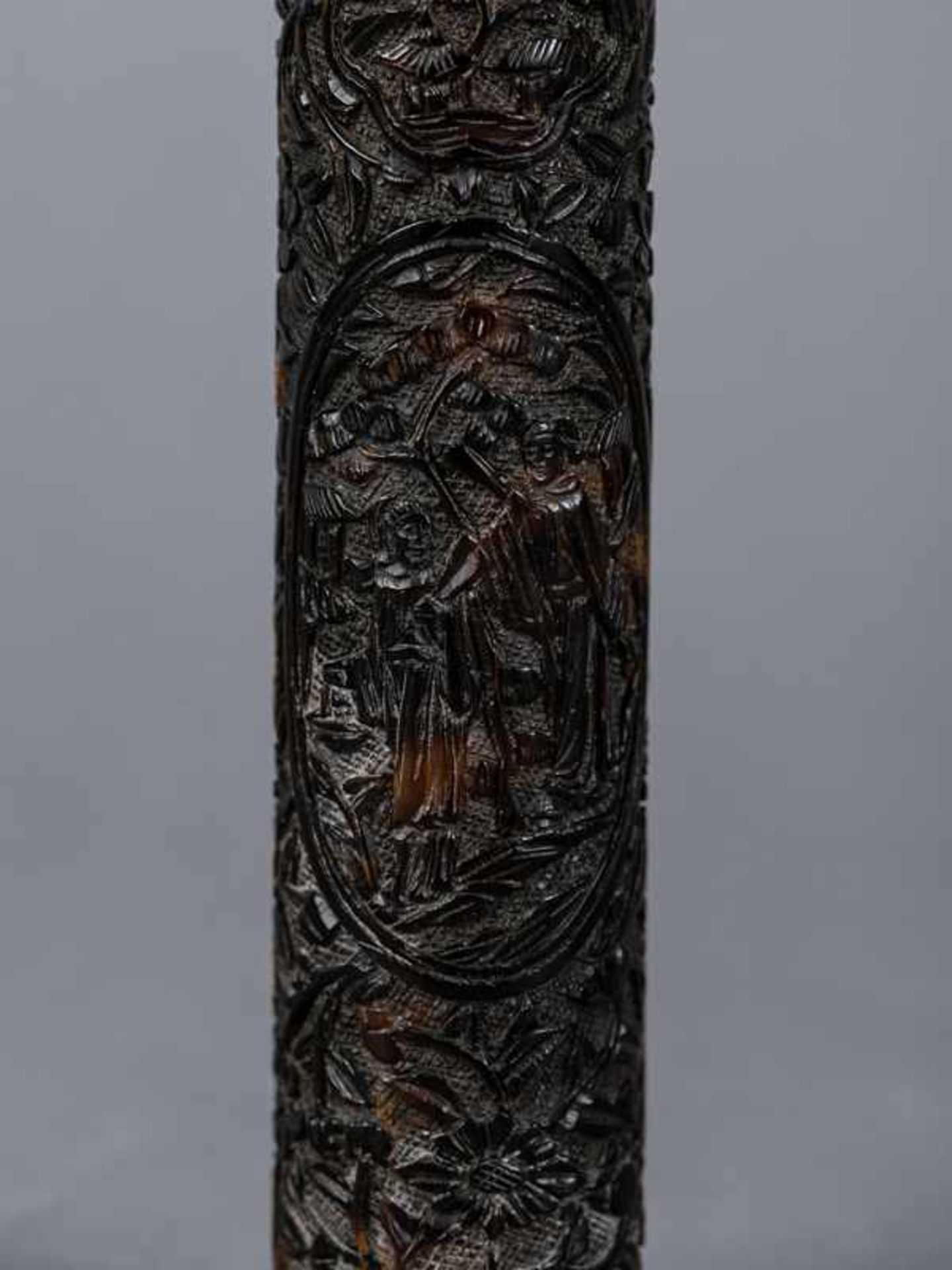 Nadel-Etui mit Reliefschnitzerei, 19. Jh. Nadel-Etui mit Reliefschnitzerei, 19. Jh. Schildpatt mit - Bild 4 aus 8