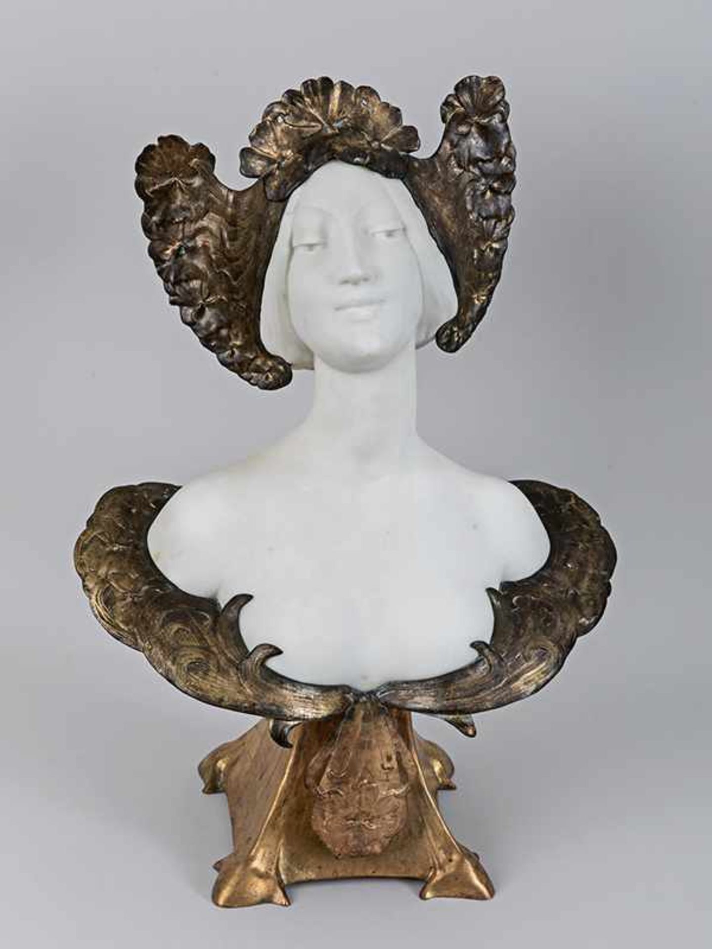 Chalon, Louis (1866 - 1940). Chalon, Louis (1866 - 1940). Große Art-Nouveau-Büste einer jungen Dame