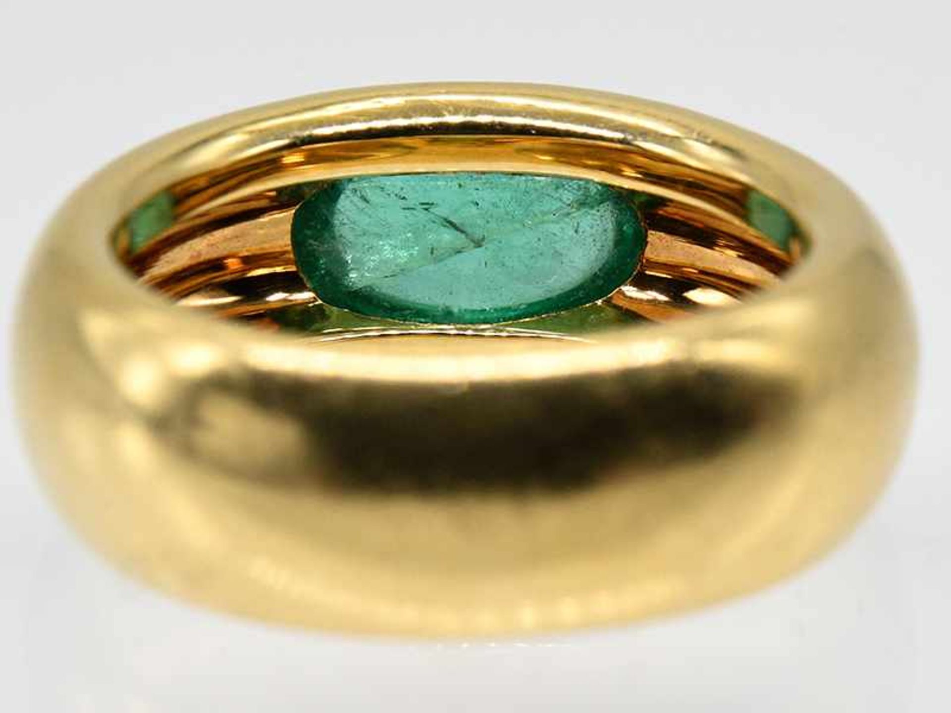 Bandring mit Smaragd-Cabochon, Goldschmiedearbeit, 21. Jh. Bandring mit Smaragd-Cabochon, - Bild 4 aus 4