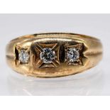 Bandring mit drei Brillanten, zusammen ca. 0,4 ct, 70- Jahre. Bandring mit drei Brillanten,