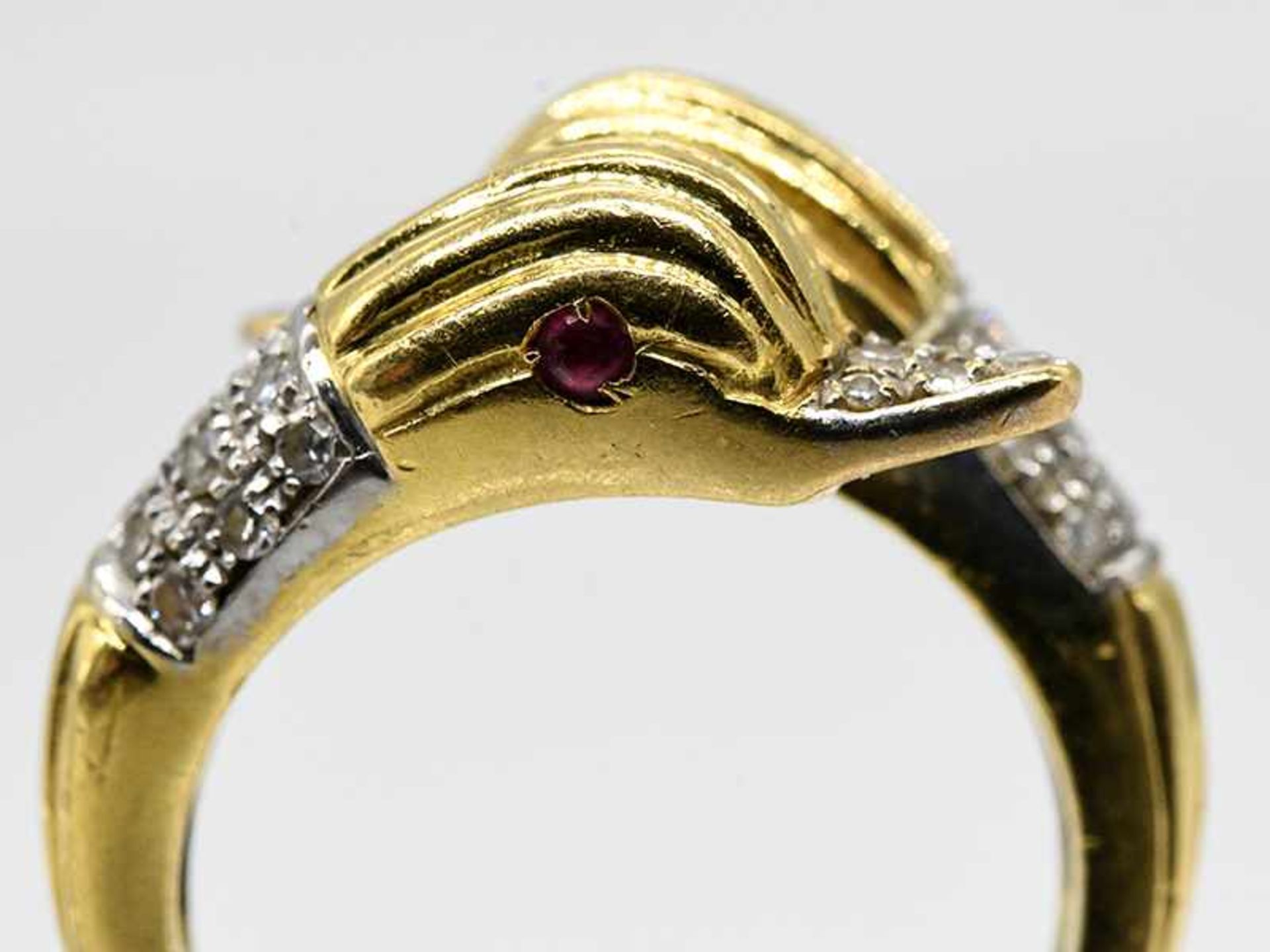 Ring mit 36 Achtkant-Diamanten, zusammen ca. 0,25 ct, 80- er Jahre. Ring mit 36 Achtkant-Diamanten, - Image 2 of 6