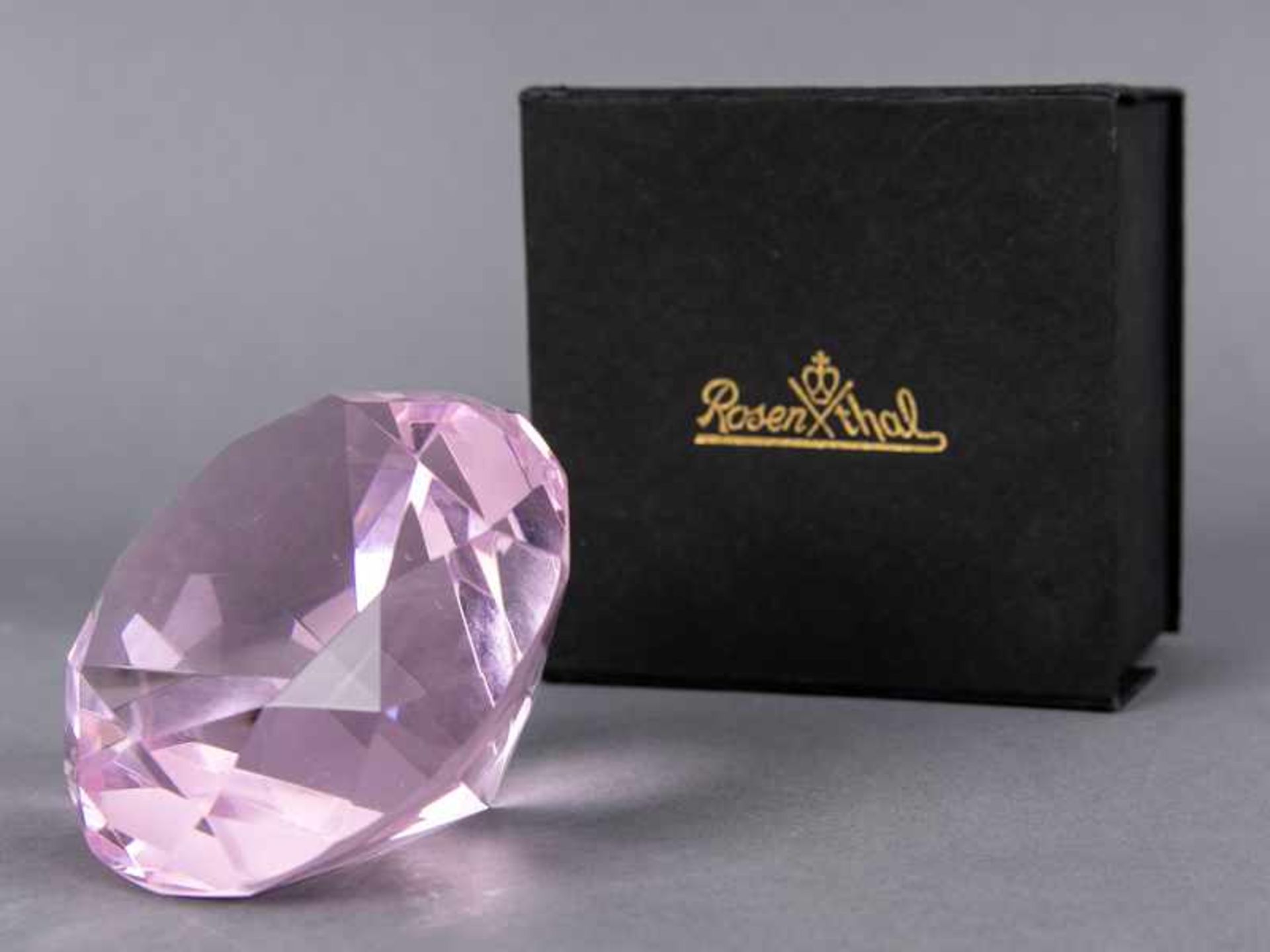 Paperweight in Diamantform, Rosenthal, 20./21. Jh. Paperweight in Diamantform, Rosenthal, 20./21. - Bild 5 aus 6