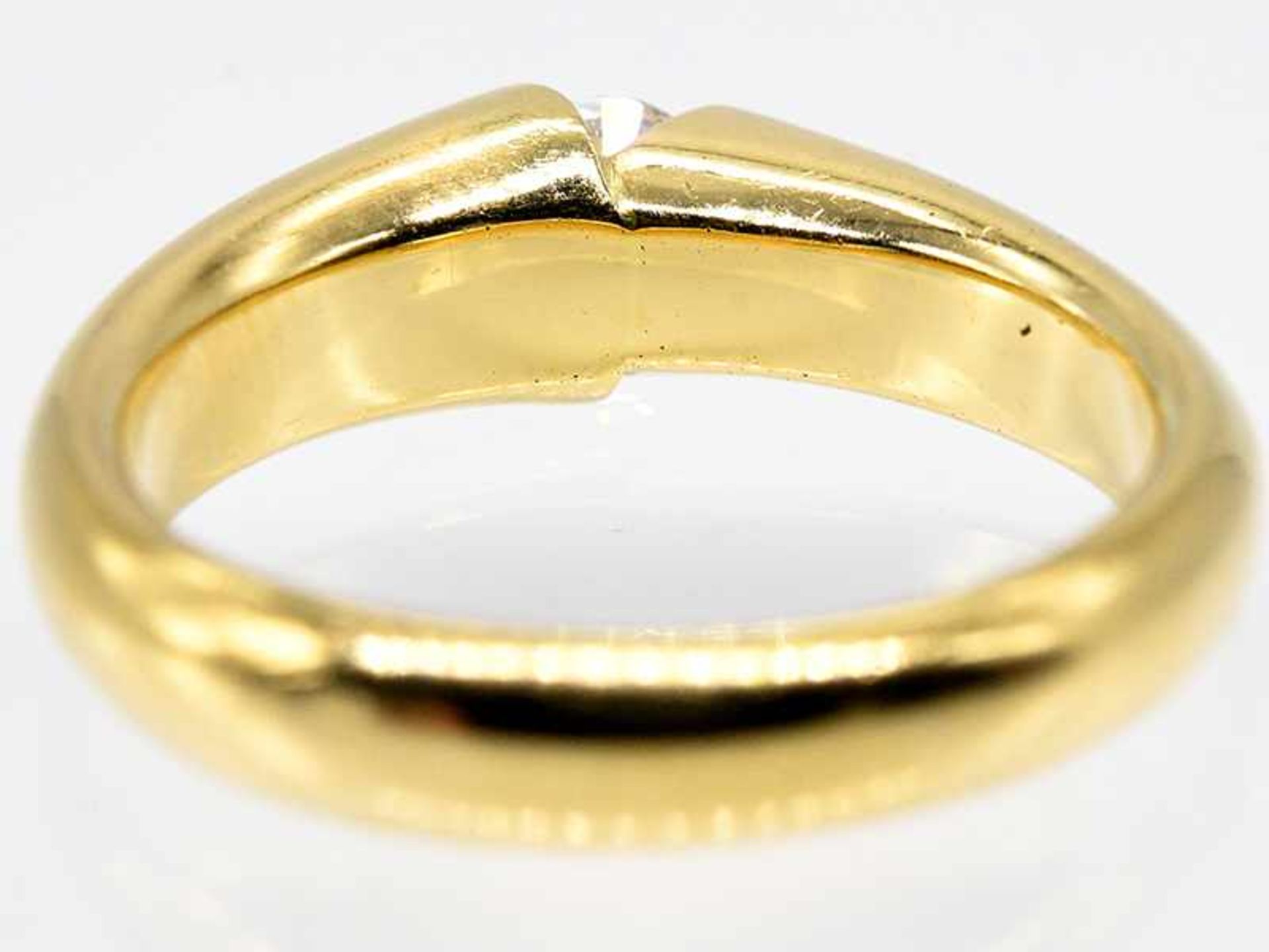 Solitärring mit Brillant ca. 0,35 ct, Goldschmiedearbeit, 90-er Jahre. Solitärring mit Brillant ca. - Bild 5 aus 6