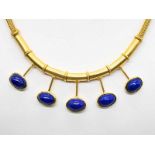 Collier mit 5 Lapislazuli-Cabochons, Goldschmiedearbeit, 90-er Jahre. Collier mit 5 Lapislazuli-