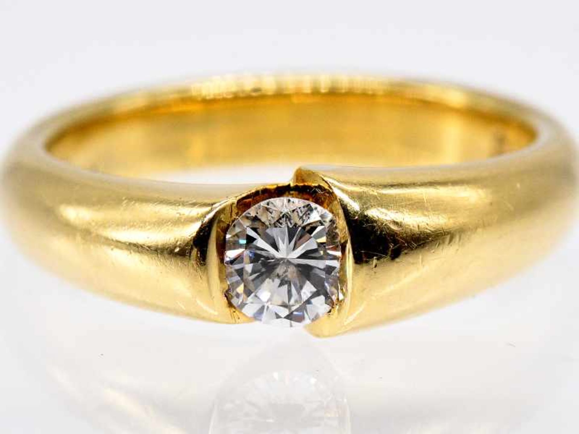 Solitärring mit Brillant ca. 0,35 ct, Goldschmiedearbeit, 90-er Jahre. Solitärring mit Brillant ca. - Image 2 of 6