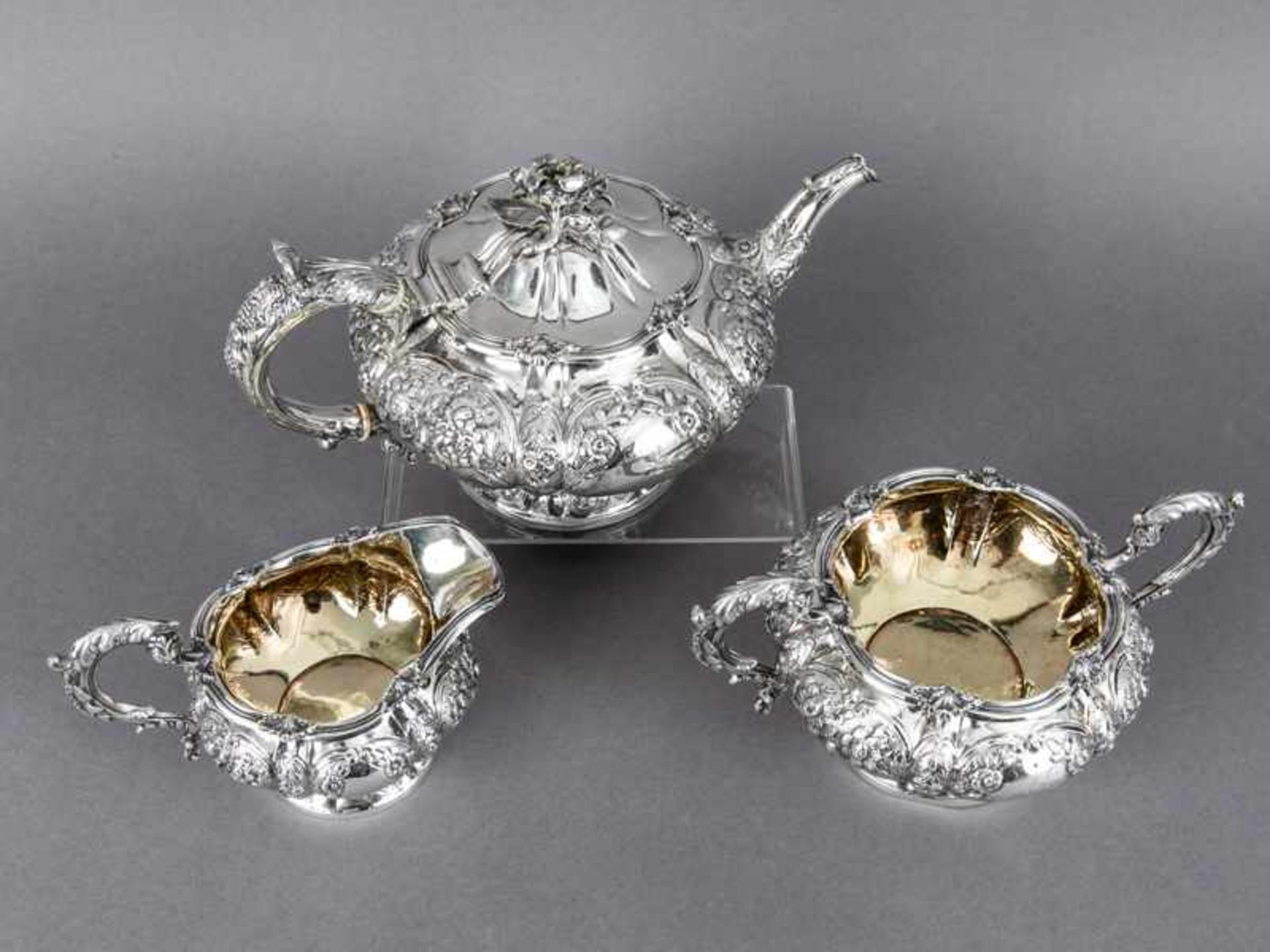 3-tlg. Tee-Set (George IV), London, 1828. 3-tlg. Tee-Set (George IV), London, 1828. 925/-Silber, - Bild 2 aus 8