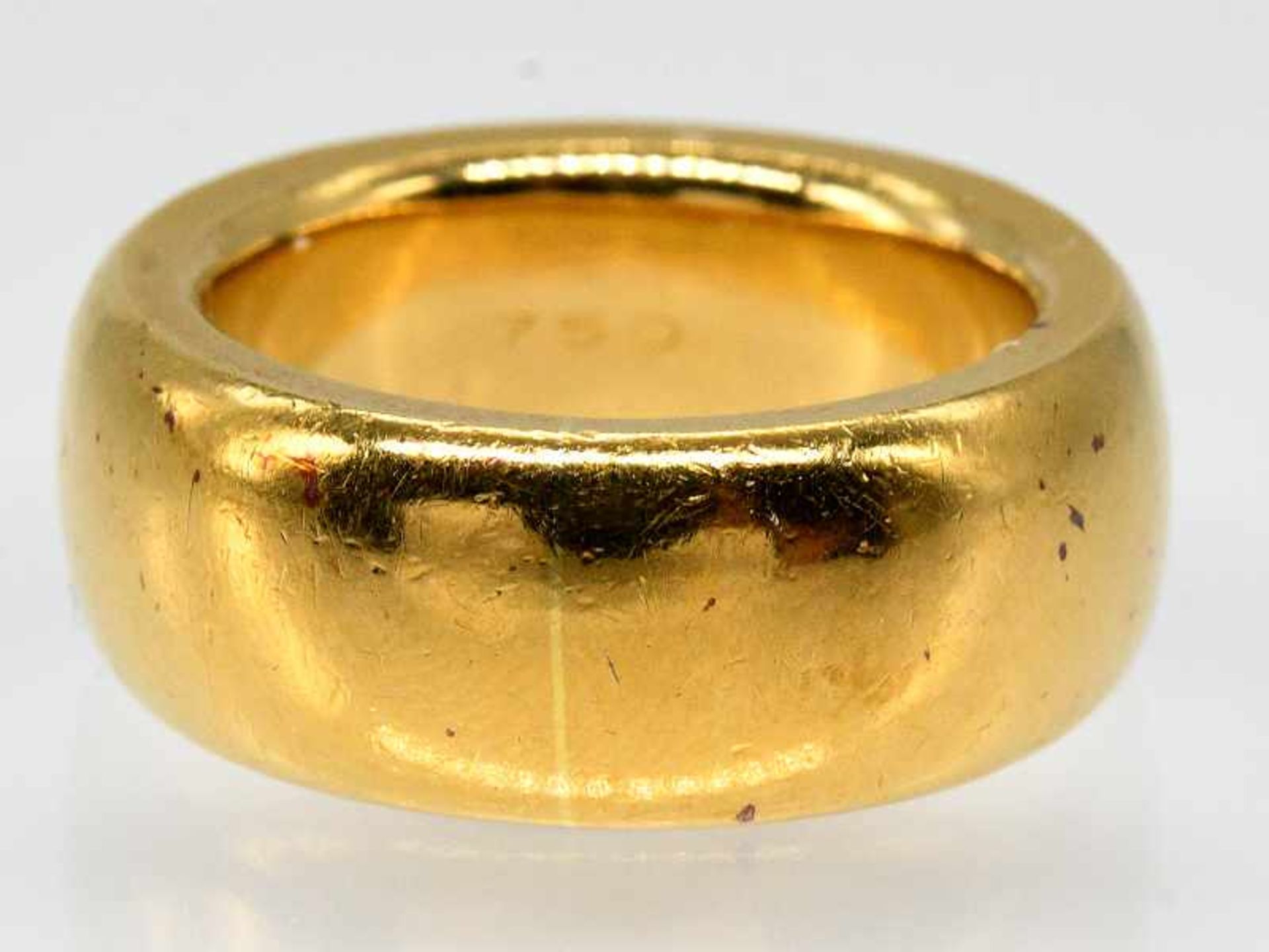 Breiter, massiver Ring, Goldschmiedearbeit, 21. Jh. Breiter, massiver Ring, Goldschmiedearbeit, 21.