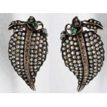 Paar antike Ohrgehänge mit Diamantrosen, Orientperlen und Smaragd, 19. Jh. Paar antike Ohrgehänge