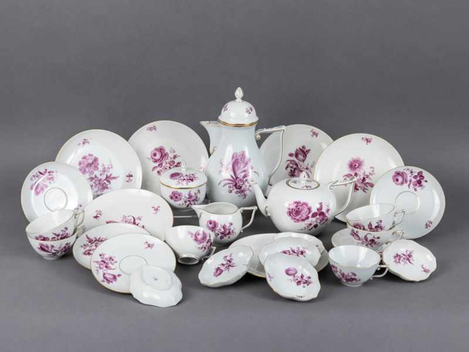 27-tlg. Kaffee-/Teeservice "Purpur Blumenbouquets" für 6 Pers., Meissen, 20. Jh. 27-tlg. Kaffee-/