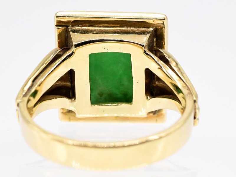Ring mit Jade-Cabochon, Goldschmiedearbeit, 60-er Jahre. Ring mit Jade-Cabochon, - Image 4 of 4