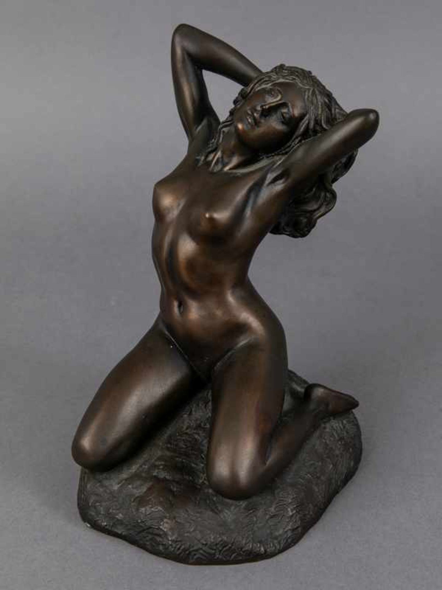 da Verscio, Sandro (* 1941). da Verscio, Sandro (* 1941). Bronzeplastik "Weiblicher Akt", 1995; auf