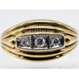 Ring mit 3 Brillanten, zusammen ca. 0,1 ct, 70-er Jahre. Ring mit 3 Brillanten, zusammen ca. 0,1