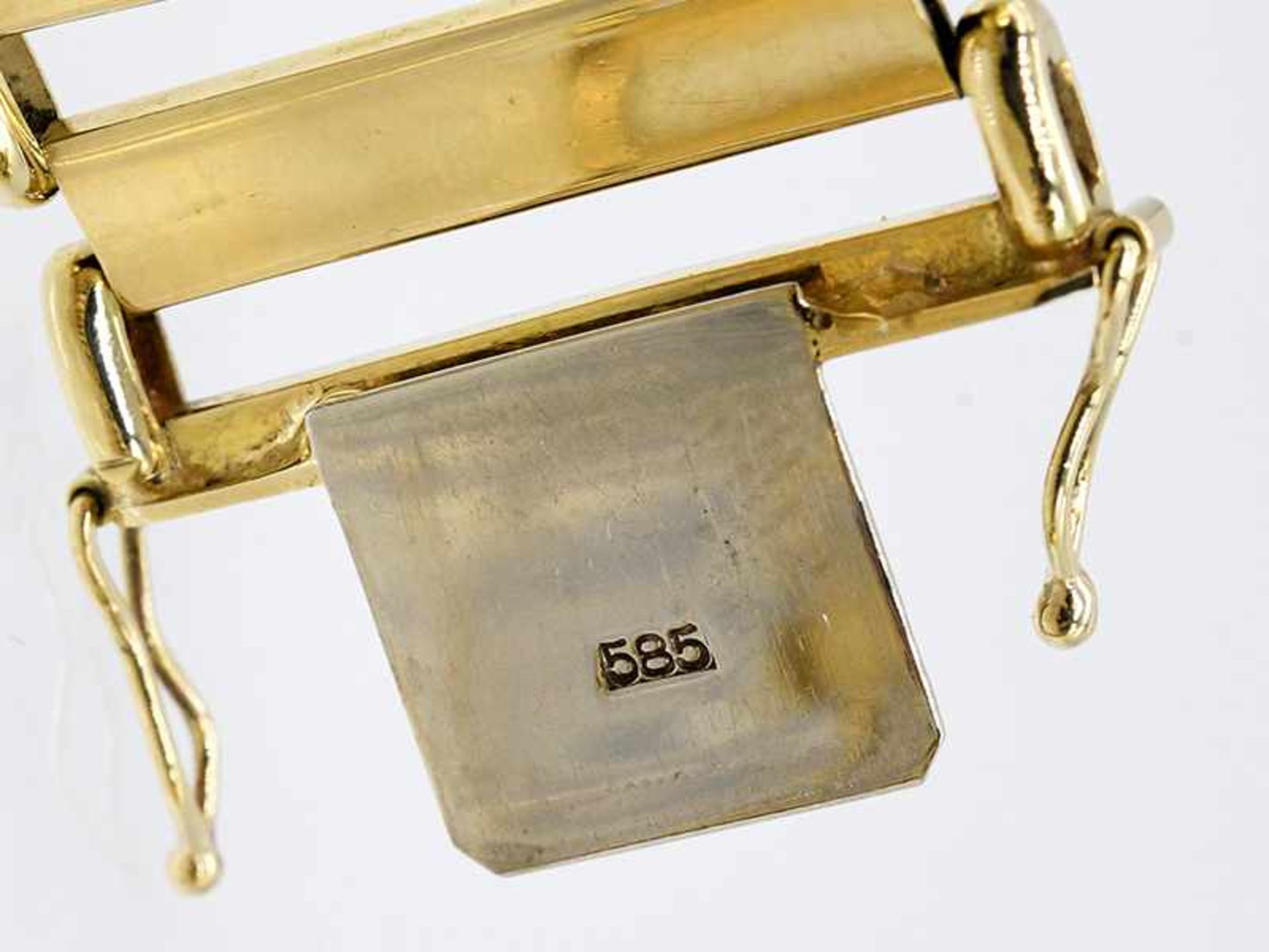 Breites goldenes Gliederarmband, 80-er Jahre. Breites goldenes Gliederarmband, 80-er Jahre. 585/- - Bild 3 aus 3