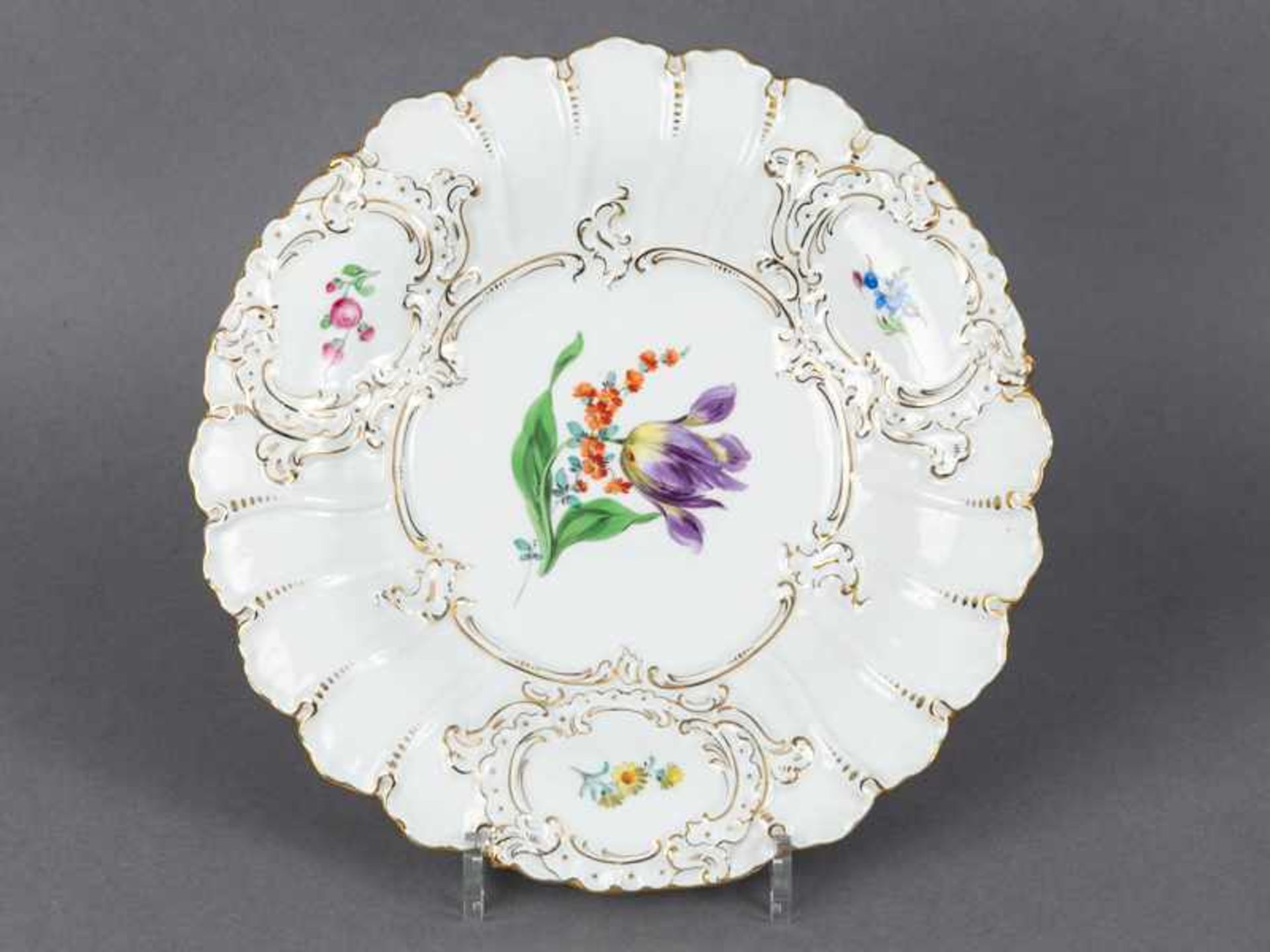 Prunkteller "Deutsche Blume", Meissen, 20. Jh. Prunkteller "Deutsche Blume", Meissen, 20. Jh.