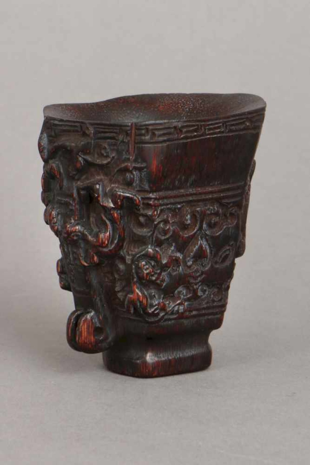 Chinesischer Hornbecher im archaischen Stil - Bild 2 aus 3