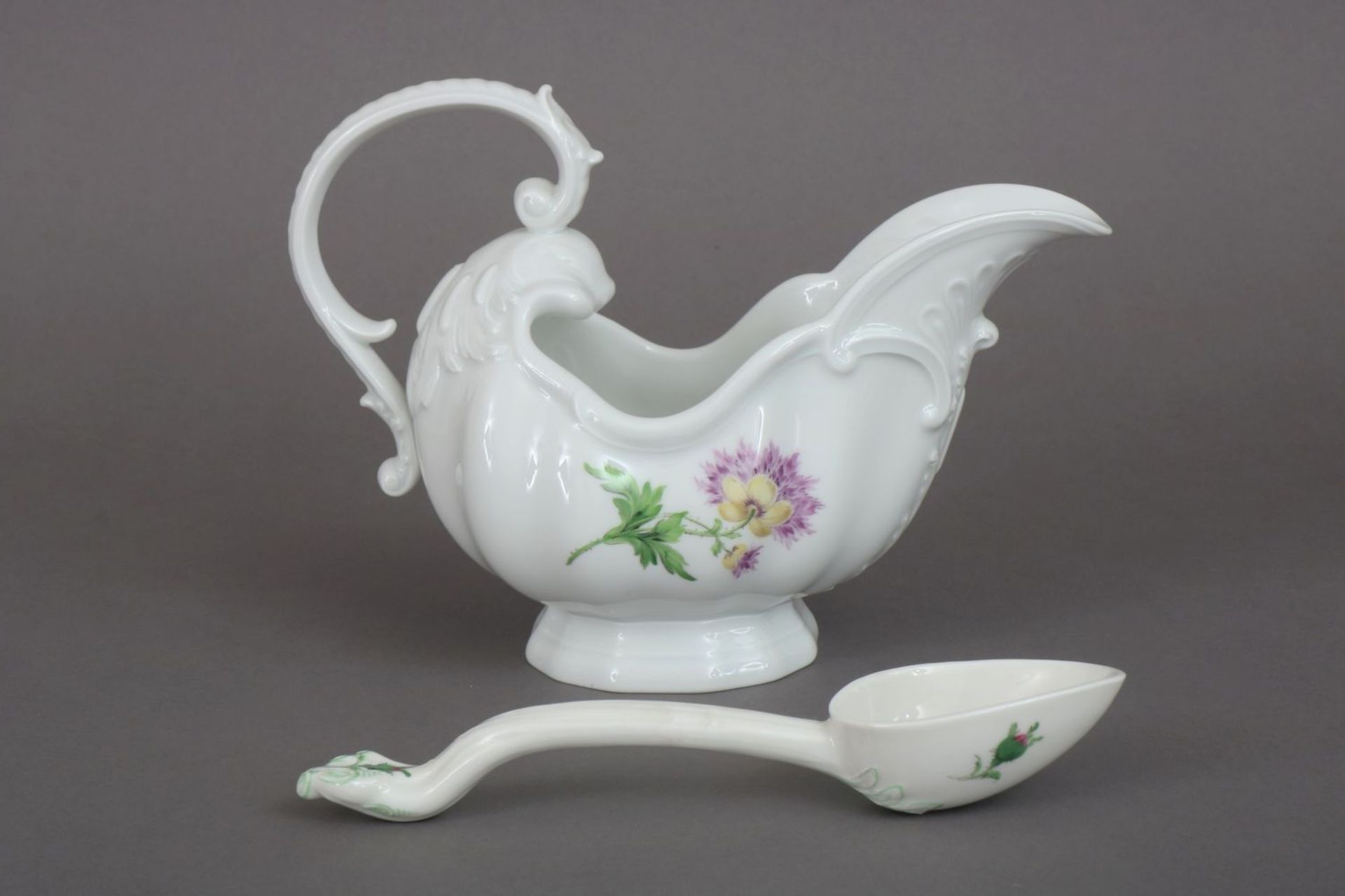 MEISSEN Sauciere mit Schöpflöffel im Stile des 18. Jahrhunderts<b - Image 2 of 3