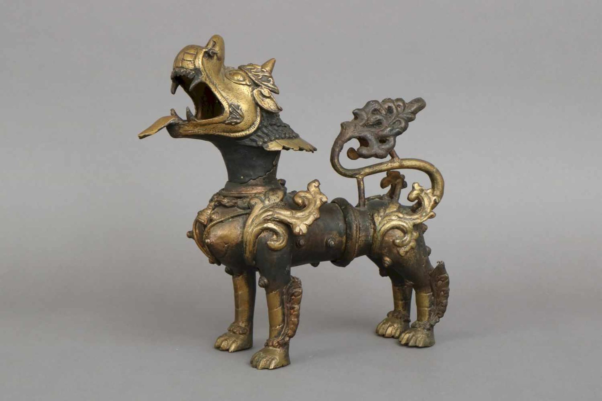 Asiatische Bronzefigur ¨Drachenhund¨<b