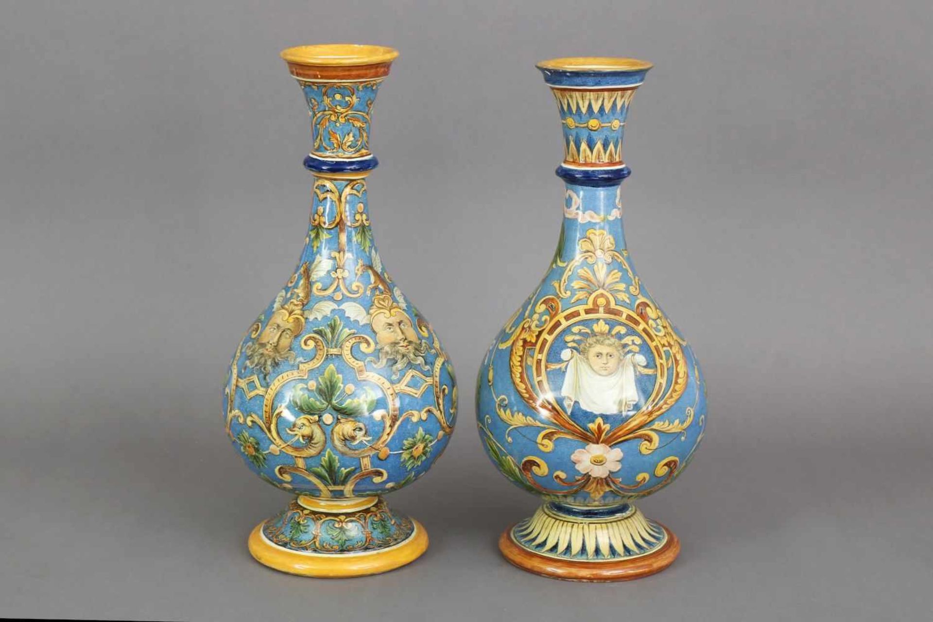 2 Historismus Majolika Vasen, wohl Florenz um 1900