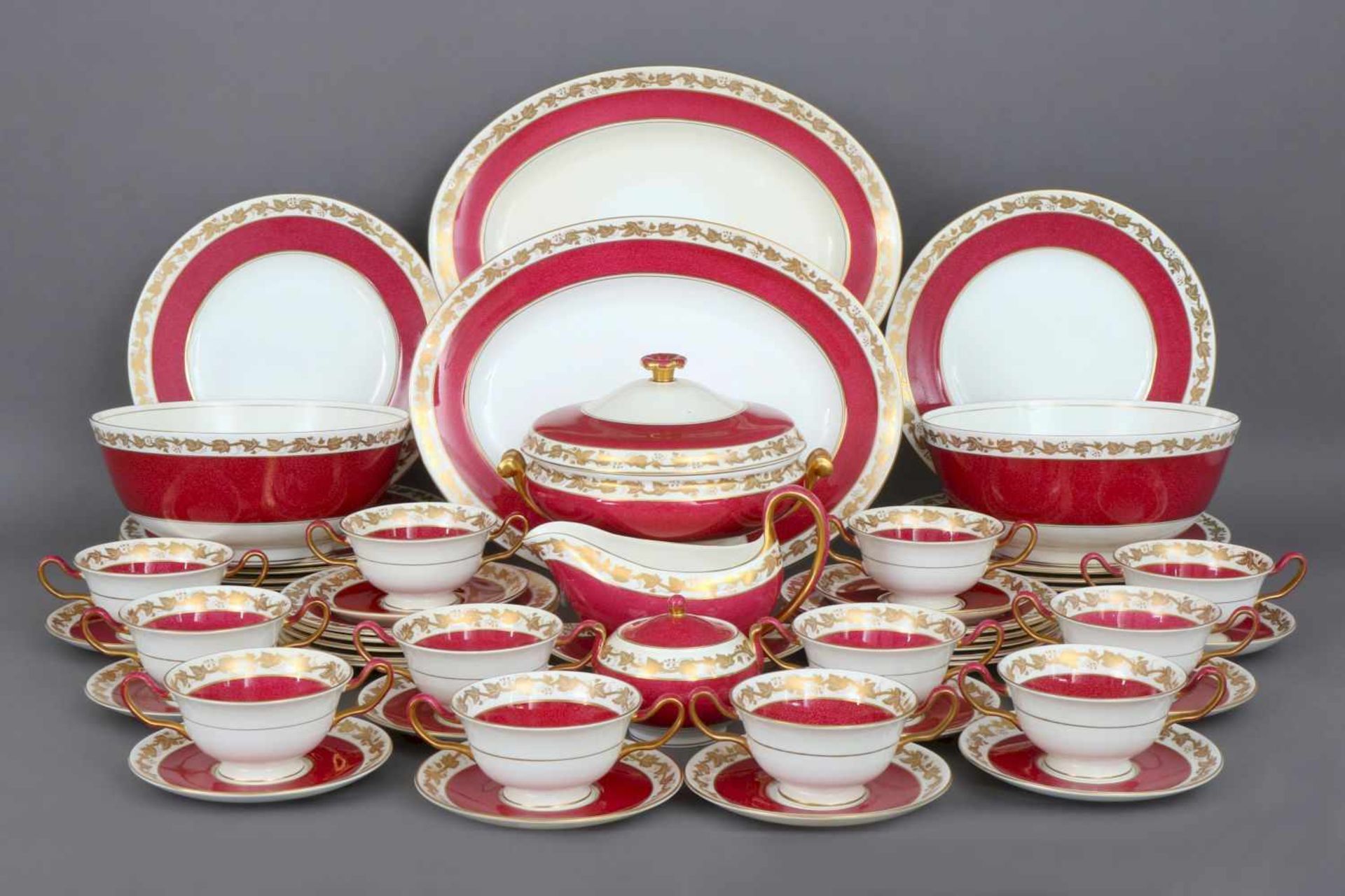 WEDGWOOD Speiseservice ¨Whitehall¨ (rote Ausführung)<br