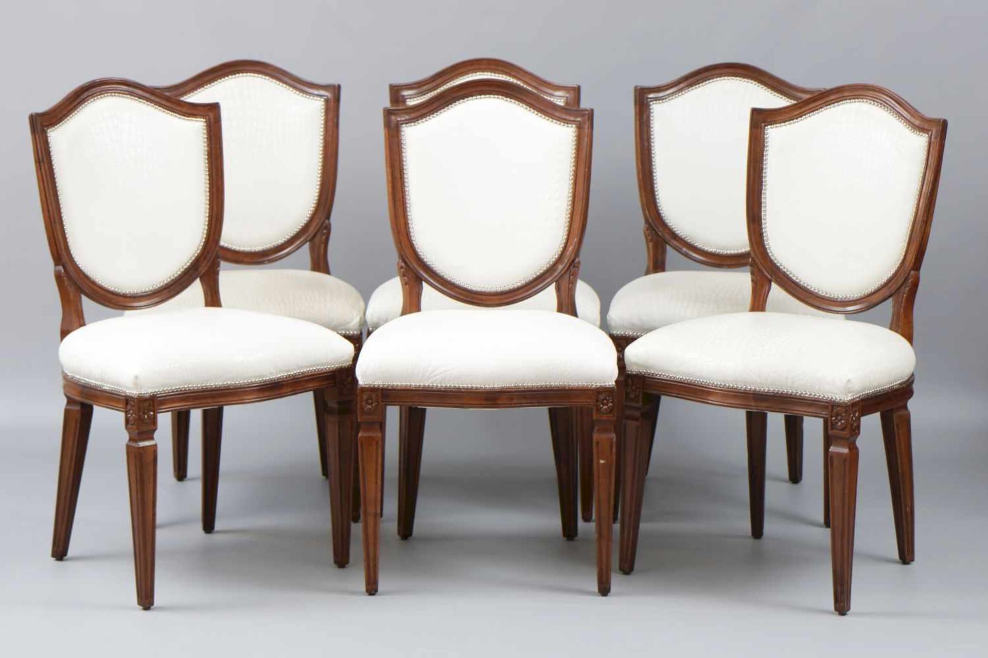 6 Stühle im Stile Louis XVI.<