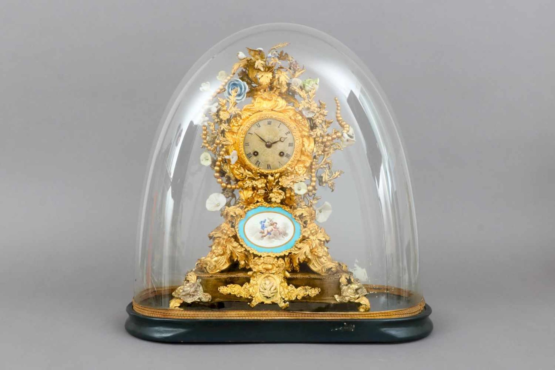 Französische Pendule des 19. Jahrhundertsvergoldetes Metall (Messing und Blech), Rocailleform mit