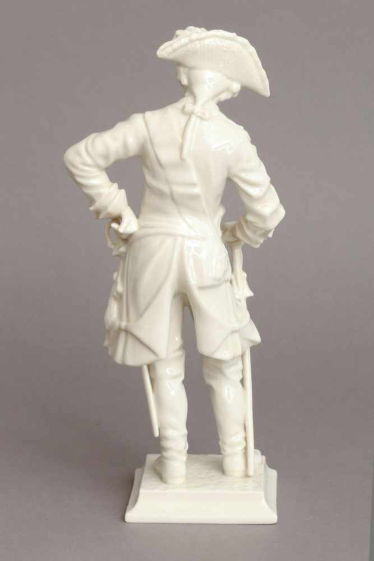 HUTSCHENREUTHER Porzellanfigur ¨Friedrich der Große¨Entwurf KARL TUTTER, Weißporzellan, Ausführung - Image 2 of 3