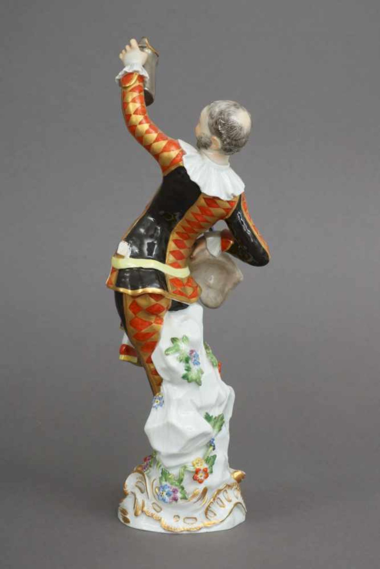 MEISSEN Porzellanfigur ¨Harlekin mit Deckelkanne¨Entwurf J.J. KAENDLER (1764), Modell 64551, - Image 2 of 4