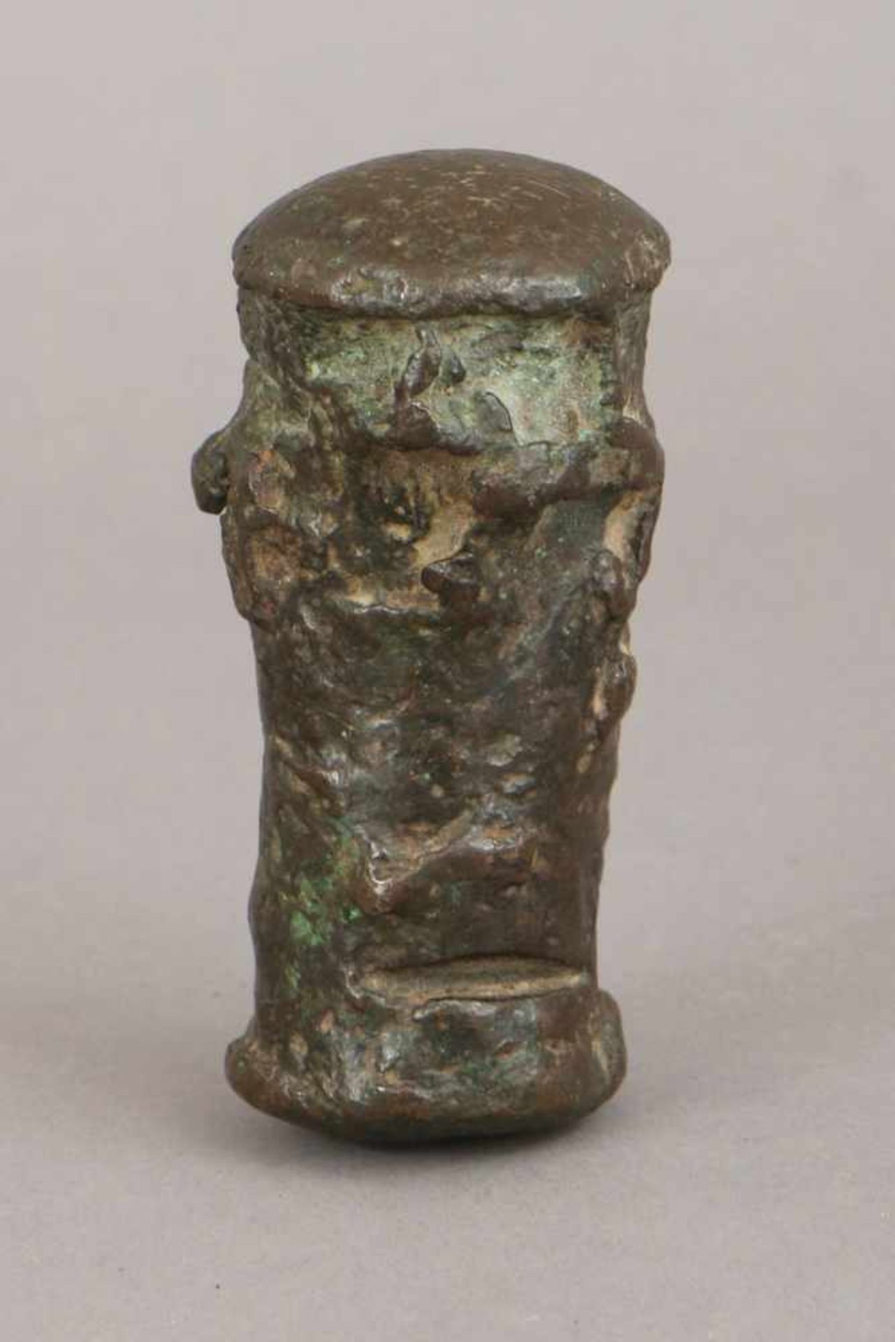 StößelBronze, wohl Guss des 16. Jhdts., zylindrische Form, H 10cm