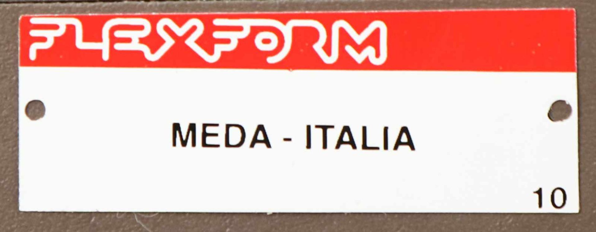 6 FLEXFORM Armlehnstühle ¨MEDA¨Holz, grau lackiert und graues Leder, Italien, 21. Jhdt., in Form - Image 2 of 2