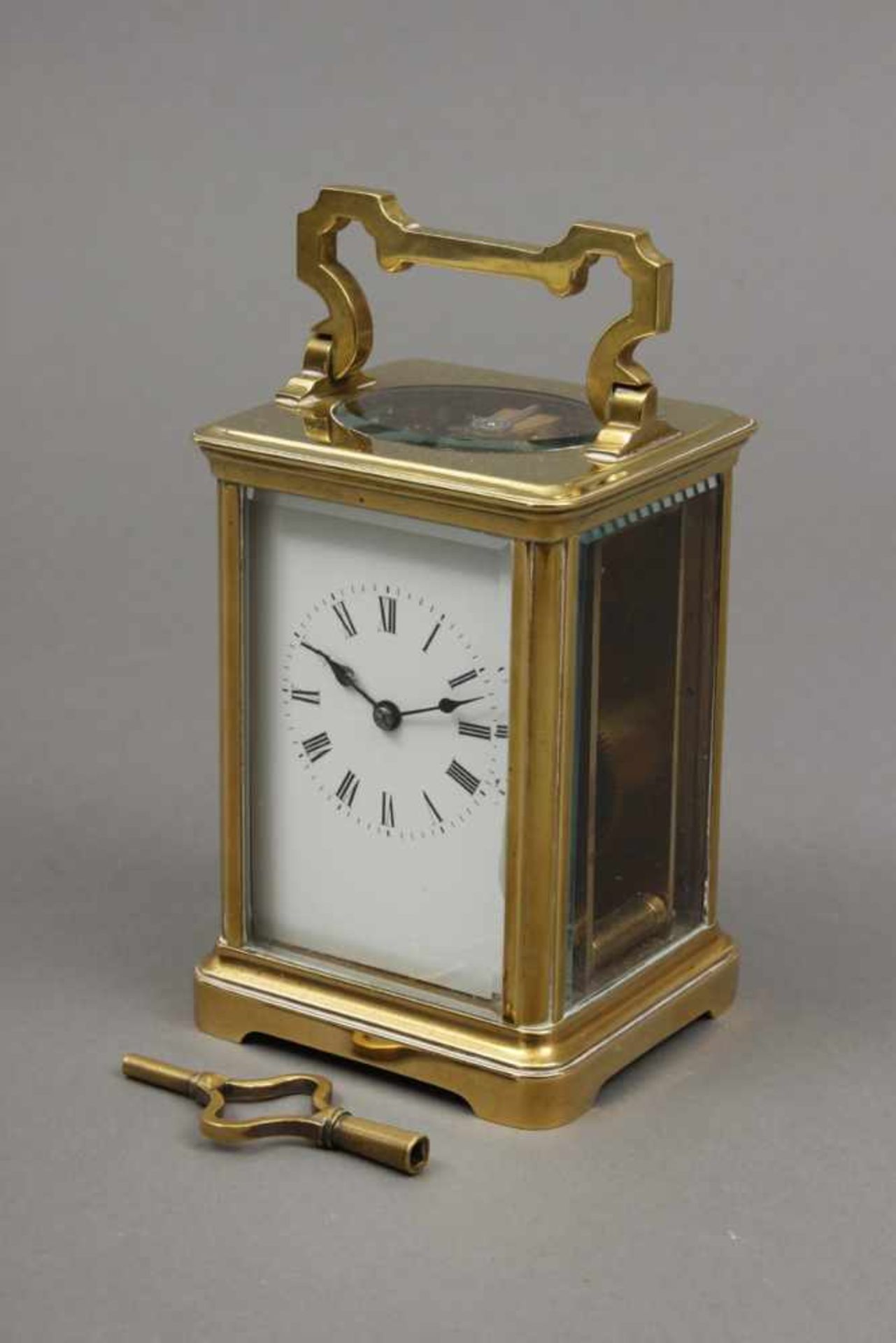 Reiseuhr (¨carriage clock¨)Gehäuse Messing, poliert, wohl England um 1900, allseitig verglast,