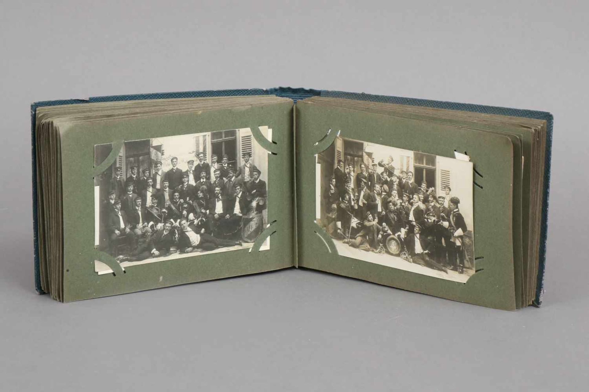 Fotoalbum aus der Zeit des 1. Weltkriegesinsgesamt ca. 90 Postkarten, Fotos und Ansichten, - Bild 2 aus 2