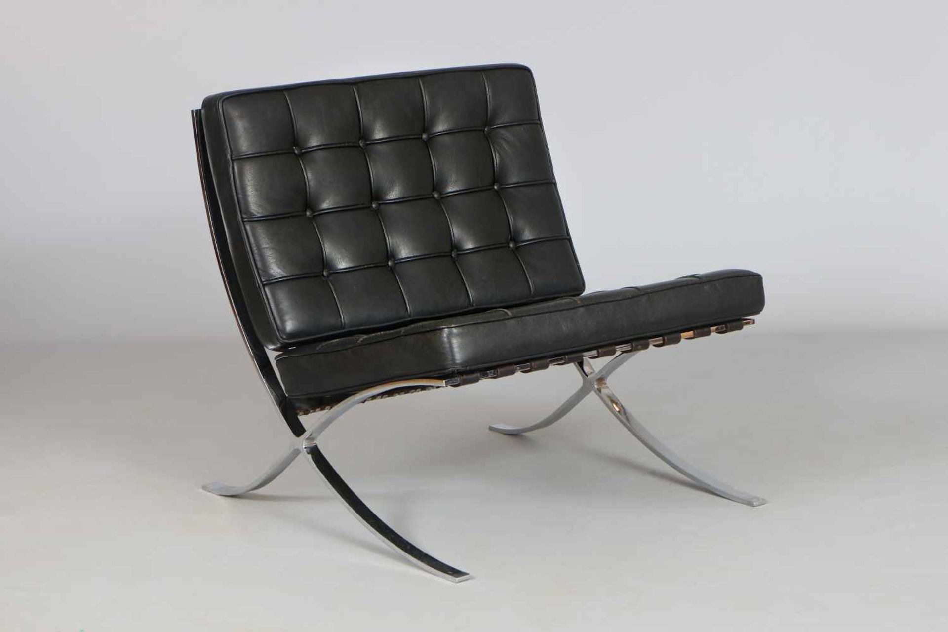 MIES VAN DER ROHE ¨Barcelona Chair¨Ausführung wohl KNOLL, um 1990, Ausführung in schwarzem Leder,