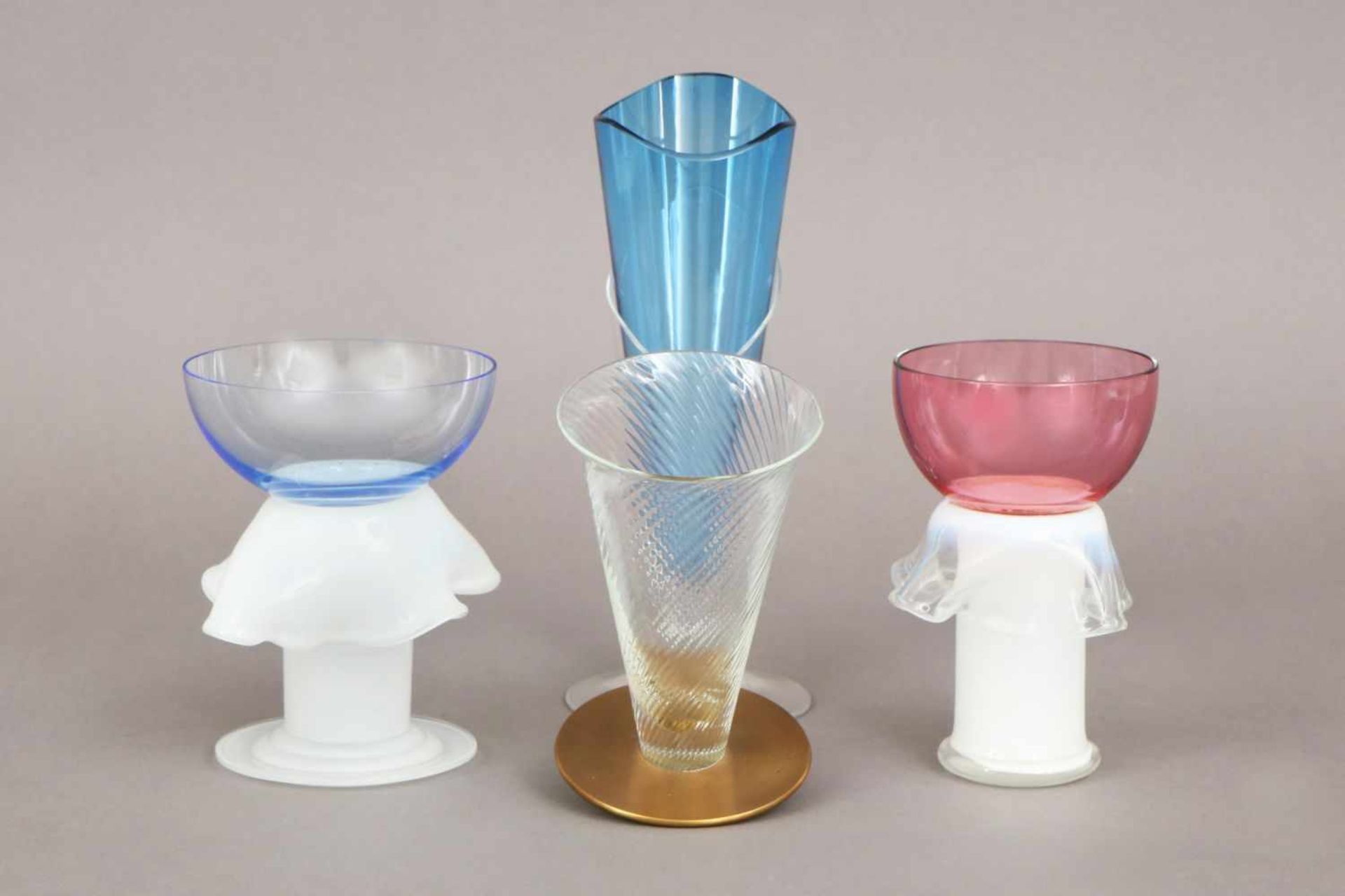 BOREK SIPEK (1949-2016)4 Gläser, diverse Formen, Größen und Farben, 2x Kelchform mit opalinem