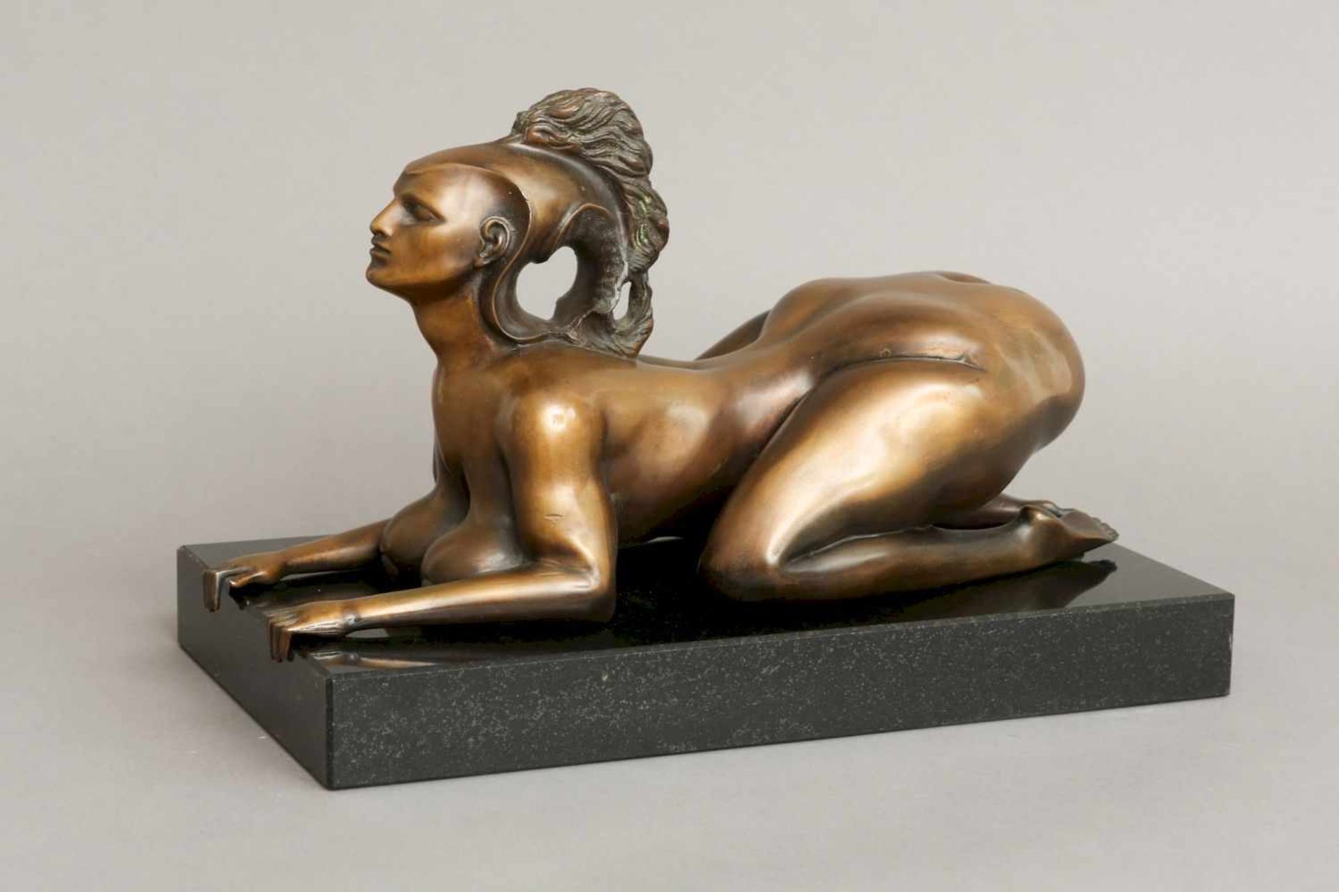 ERNST FUCHS Bronzefigur ¨Sphinx¨ (1977)braun patinierter Guss der Ventura Arte, signiert, Ex. 899/