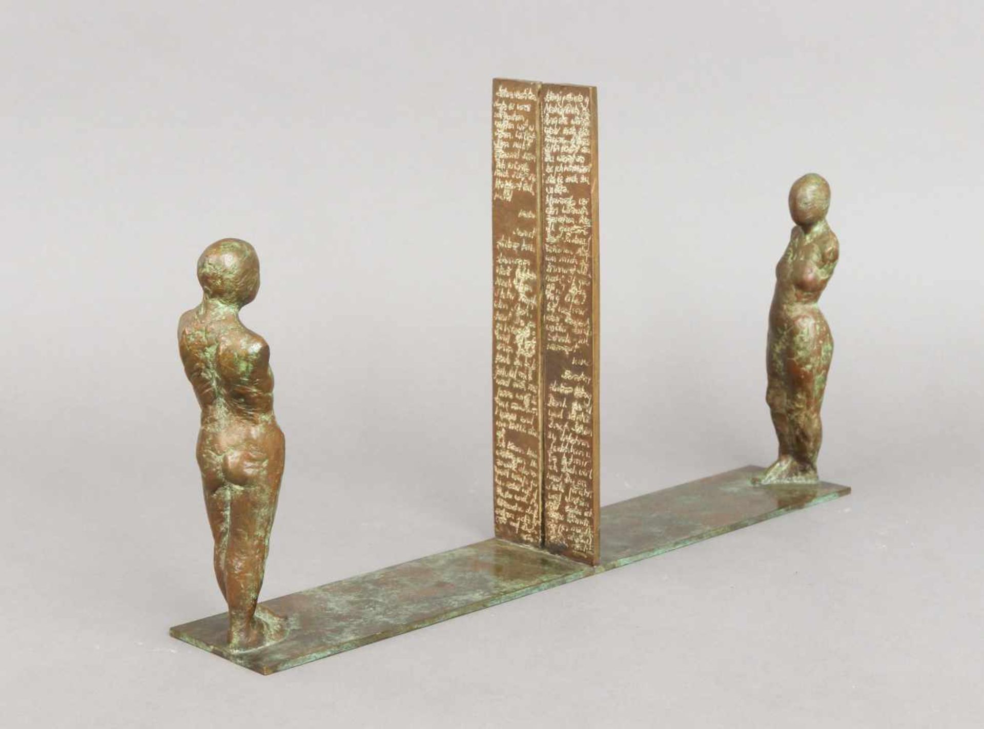 CHRISTA BAUMGÄRTEL (1947) Bronzeplastik ¨Versuch einer Begegnung¨Darstellung zweier sich auf ec