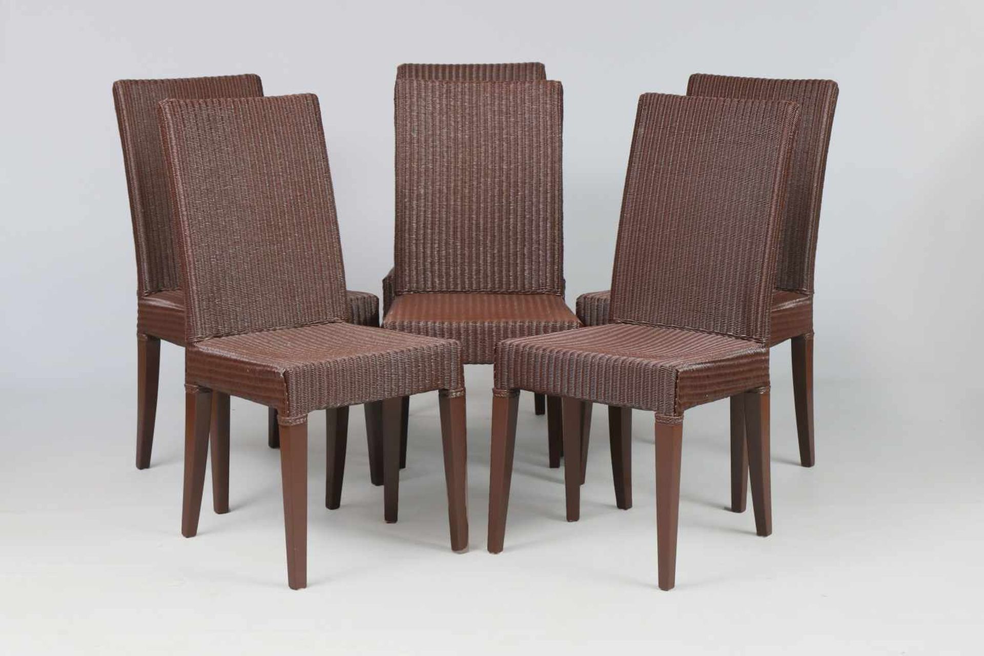 6 VINCENT SHEPARD Rattan-Stühleschokoladenbraun lackiertes Rattangeflecht, Vierkantbeine, Holz,