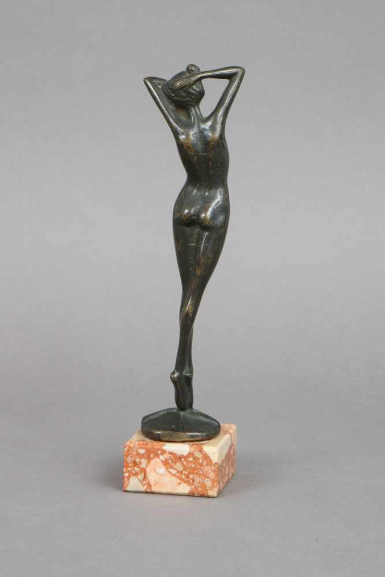 GUIDO MARIANI (1950) Bronzefigur ¨Stehender weiblicher Akt¨ im Stile des 1920er Jahredunkel pat - Bild 2 aus 3
