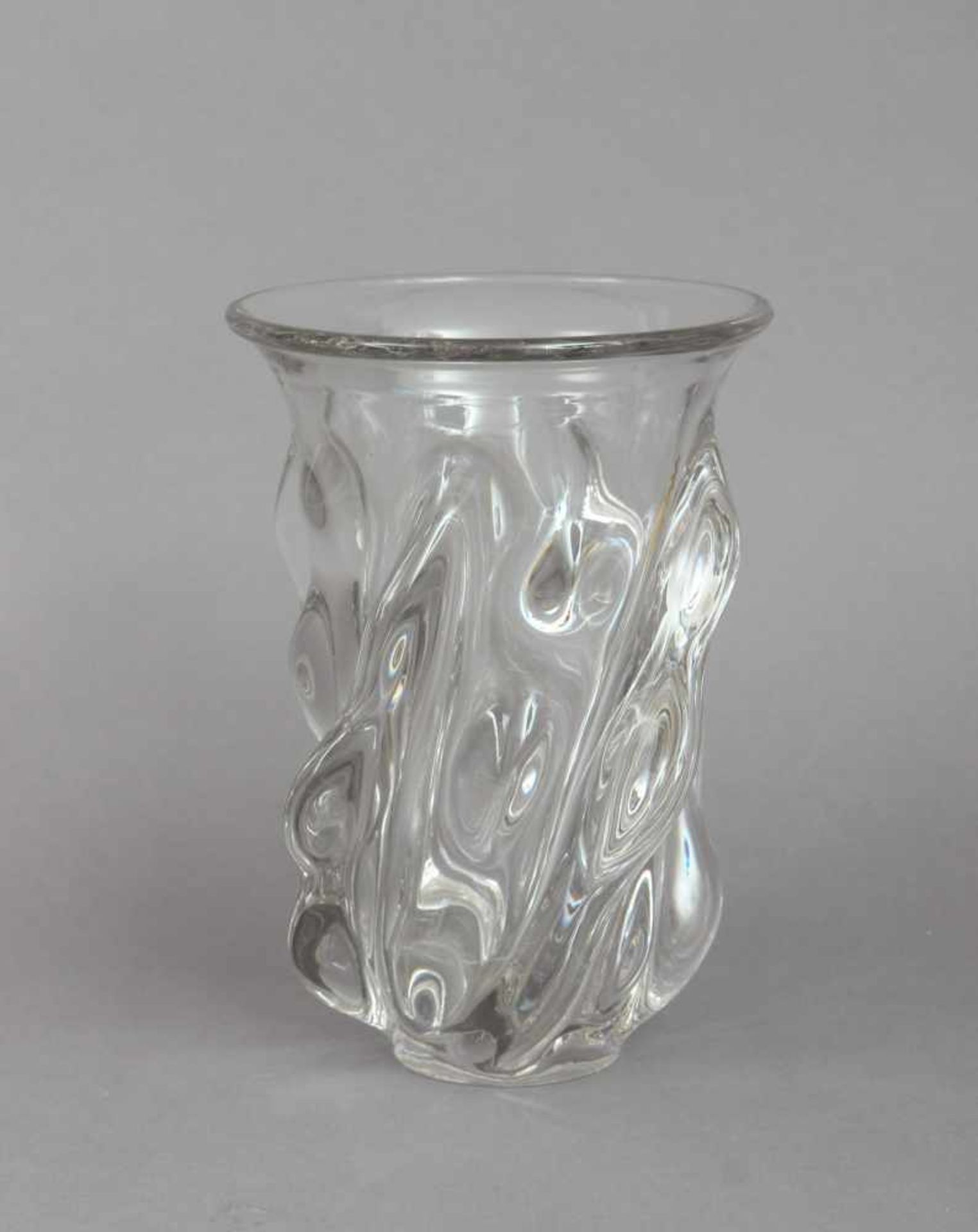 VAL ST. LAMBERT GlasvaseBelgien um 1960, farbloses, dickwandiges Glas, zylindrischer, gedrehter