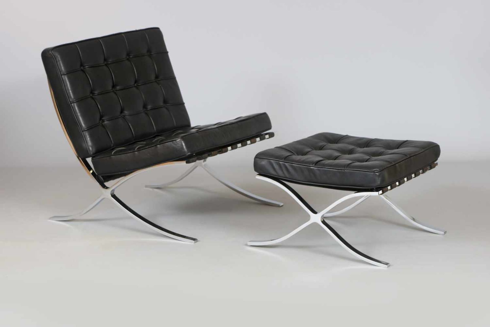 MIES VAN DER ROHE ¨Barcelona Chair¨ mit Ottomane/FußhockerAusführung wohl KNOLL, um 1990, Ausführung