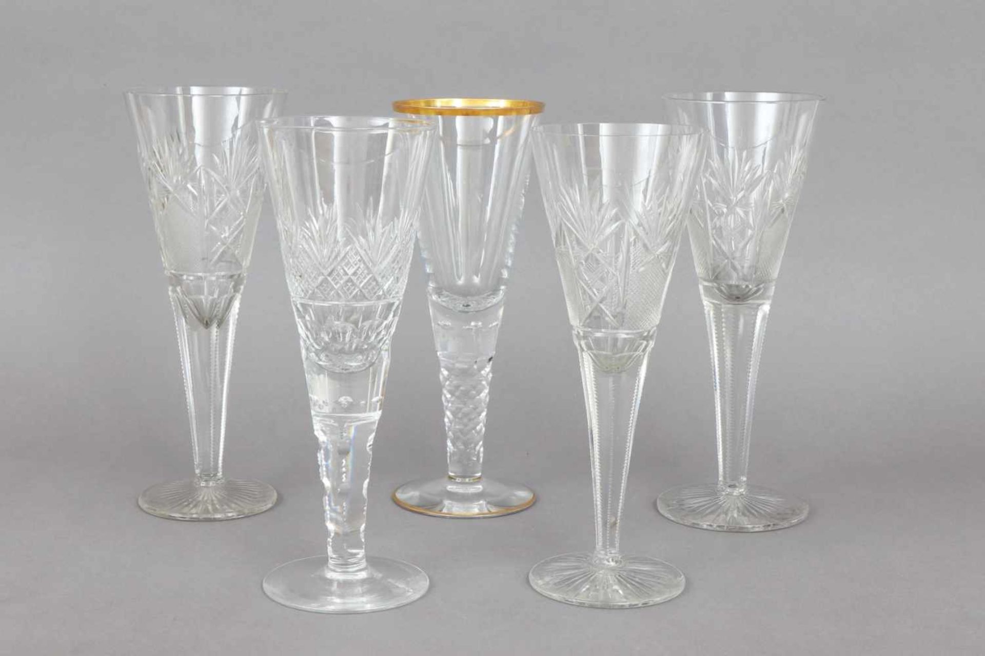 5 Gläser des 19. Jahrhundertswohl LAUENSTEIN u.a., farbloses Kristall, Kelchform, 4 Kuppen mit
