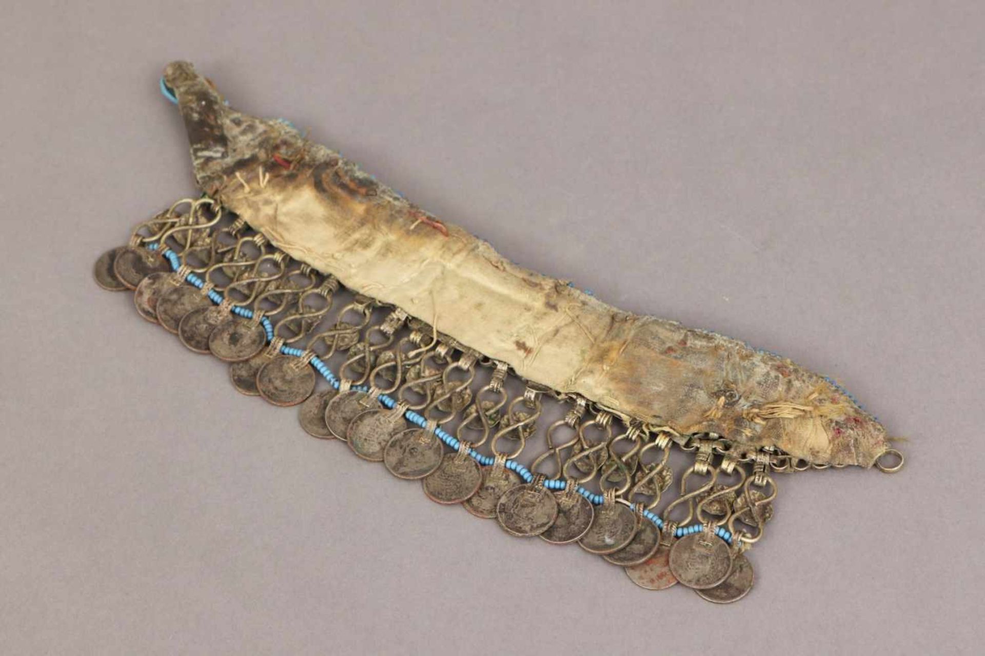 Arabisch-orientalischer Trachtengürtel/Collier mit MünzbehangSilberdraht, Blech, Glas und - Bild 2 aus 2